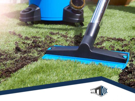 تمیز کردن منظم چمن مصنوعی با جاروبرقی مخصوص