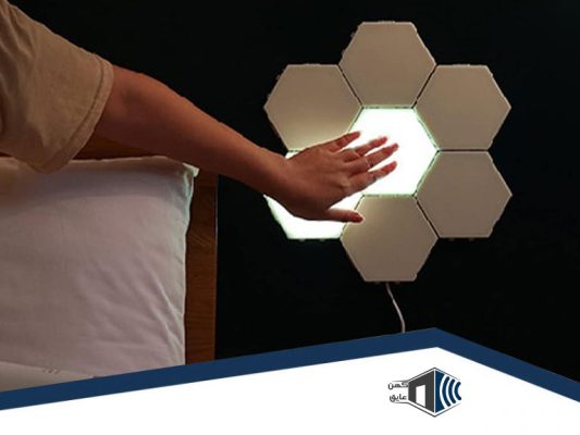نصب لامپهای لمسی ششضلعی بر روی دیوار