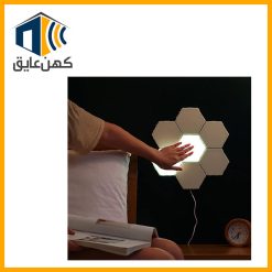 روشن کردند لامپ لمسی در روی دیوار اتاق خواب توسط